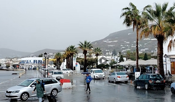 Πάρος: Ραγδαία βροχόπτωση στο νησί – Πολύ ικανοποιητικός ο υετός του φετινού Οκτωβρίου (Βίντεο)