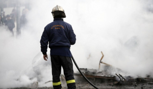 Πειραιάς: Φωτιά σε κατάστημα - Απεγκλωβίστηκαν δύο άτομα