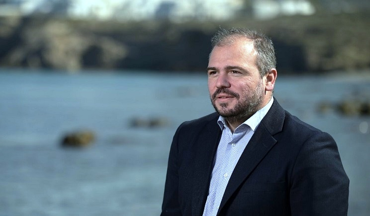 Ο Φίλιππος Φόρτωμας φέρνει στη Βουλή τις προσλήψεις εποχικών πυροσβεστών στην νήσο Σύρο