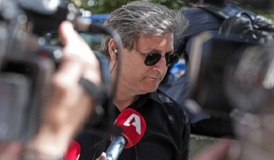 Απαγορεύτηκε στον Νίκο Κουρή να χρησιμοποιεί το επίθετο «Θεοδωράκης» με προσωρινή διαταγή δικαστηρίου