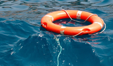 Μια 74χρονη γυναίκα ανασύρθηκε νεκρή από τη θάλασσα στην παραλία Λευκαντί της Εύβοιας