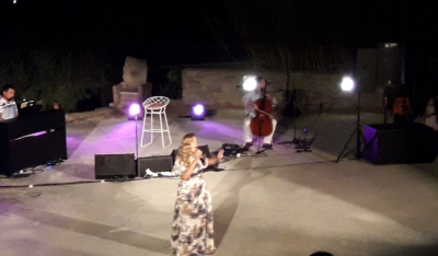 Επίσημη «πρώτη» πολιτιστικών εκδηλώσεων στην Πάρο με συναυλία της Νατάσσας Μποφίλιου