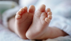 Γεννήθηκε το δεύτερο στον κόσμο μωρό «του σωλήνα» με τρεις βιολογικούς γονείς