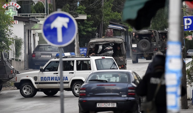 Εντεκα οι νεκροί από τις μάχες στα Σκόπια μεταξύ Αλβανών - αστυνομίας