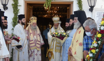 Λιτανεία των Ιερών Λειψάνων του Αγίου Αρσενίου στην Πάρο
