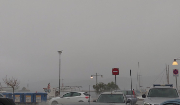 Πάρος: Απριλιάτικη καιρική αστάθεια - Καταιγίδα τώρα στο νησί