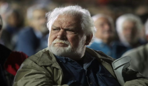 Πέθανε ο Κώστας Καζάκος σε ηλικία 87 ετών