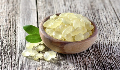 Βοηθά η μαστίχα στη χώνεψη; Όσα αξίζει να ξέρουμε για τα ελληνικά χωνευτικά αφεψήματα