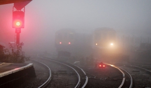 Εντυπωσιακές εικόνες από την ομίχλη που σκέπασε το Λονδίνο