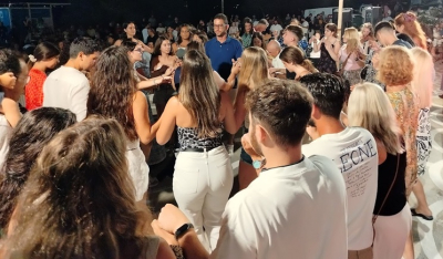 Γιατί τα νησιώτικα πανηγύρια προσελκύουν τους νέους (βίντεο)