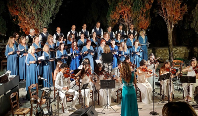 Πάρος: Ένας «ποταμός» αγαπημένων μελωδιών στις Λεύκες! – Μουσική συνεύρεση Πάρου και Πειραιά