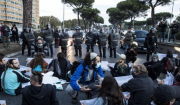 Ιταλία - G20: Διαδηλωτές προσπάθησαν να μπλοκάρουν την οδό που οδηγεί στο συνεδριακό κέντρο