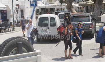 Κομφούζιο παρκαρίσματος στην πλατεία της Νάουσας Πάρου