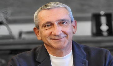 «Σήμερα γράφετε κάτι μεγαλύτερο από απαντήσεις σε θέματα. Γράφετε το επόμενο βήμα σας»
