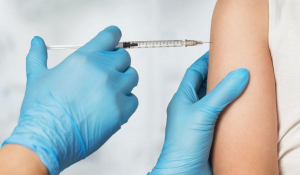 Εμβόλιο: Ανοιξε η πλατφόρμα για την τέταρτη δόση στους ανοσοκατεσταλμένους