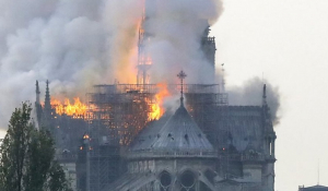 Παναγία των Παρισίων: Για μεγάλη καταστροφή κάνει λόγο ο δήμαρχος του Παρισιού