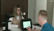 Ρωσία: Ρομπότ με τη μορφή ξανθιάς γυναίκας, σε ρόλο δημοσίου υπαλλήλου εξυπηρετεί πολίτες