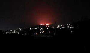 Εικόνα της φωτιάς της Νάξου από την Πάρο