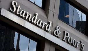 Standard &amp; Poor&#039;s: Αναβάθμισε σε θετικό το «outlook» της ελληνικής οικονομίας