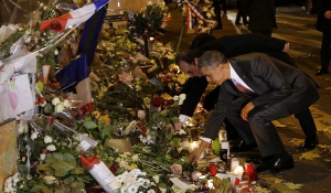 Γαλλία: Φόρο τιμής απέτισε ο Ομπάμα στα θύματα των τρομοκρατικών επιθέσεων