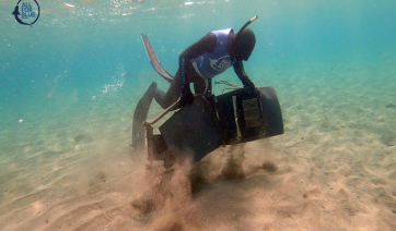 Πάρος: Μέχρι και καρότσια super market «αλίευσε» στο λιμάνι Παροικίας η ομάδα Aegean Rebreath