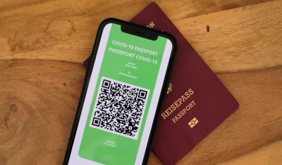 Κορωνοϊός: Η Κομισιόν θέλει να υλοποιήσει το «πράσινο διαβατήριο» πριν από τον Ιούνιο