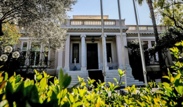 Προσέρχονται στο Μέγαρο Μαξίμου οι αγρότες για το ραντεβού με τον Μητσοτάκη