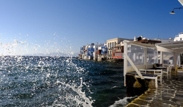 Συνελήφθησαν δύο αλλοδαποί για κατοχή συσκευασιών «αερίου γέλιου» στη Μύκονο