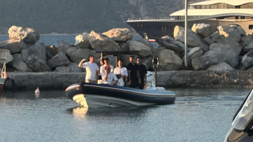 Οι διακοπές του Μαρκ Ζούκερμπεργκ στο Αλεποχώρι με την θαλαμηγό του αξίας $400 εκατ. - Δείτε φωτογραφίες