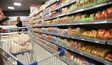 Μειωμένες τιμές έως 8% σε πάνω από 2.000 προϊόντα από σήμερα στα σούπερ μάρκετ - Δείτε τη λίστα (βίντεο)