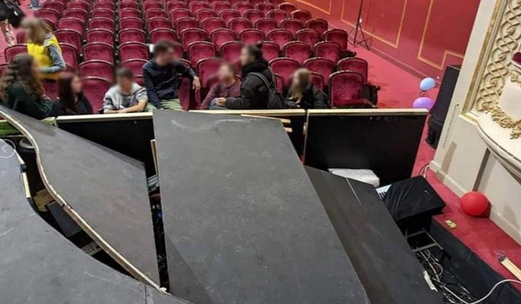 Δημοτικό Θέατρο Πειραιά: Πώς έγινε το ατύχημα στη σκηνή- «Θα υπάρξουν κυρώσεις» λέει ο πρόεδρος του ΟΠΑΝ