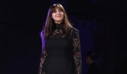 H Monica Belucci με μαύρο δαντελένιο Dolce &amp; Gabbana φόρεμα στο φεστιβάλ της Ταορμίνα