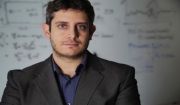 O Ελληνας που διαπρέπει στο MIT: Εφτιαξε αλγόριθμο που προβλέπει ακραία γεγονότα