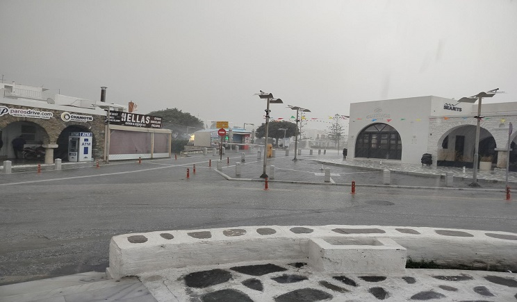 Πάρος - Κακοκαιρία: Ήχησαν προειδοποιητικά σήμερα οι σειρήνες στο νησί – Θυελλώδεις άνεμοι και βροχερό σκηνικό (Βίντεο)