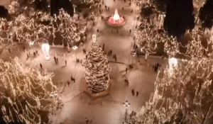 Εντυπωσιακές εικόνες από την στολισμένη πρωτεύουσα ενόψει των Χριστουγέννων... (Bίντεο)