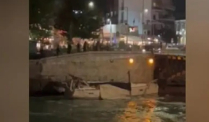Χαλκίδα: Έσπασε κατάρτι ιστιοφόρου όταν πήγε να περάσει από τη γέφυρα του Ευρίπου