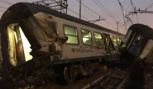 Νεκροί και δεκάδες τραυματίες από εκτροχιασμό τρένου κοντά στο Μιλάνο