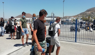 Κορωνοϊός - Κυκλάδες: 11 κρούσματα στην Πάρο - 20 στη Μύκονο - 11 στη Θήρα - 65 συνολικά