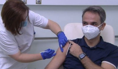 Εμβολιάστηκε στο «Αττικόν» ο πρωθυπουργός Κυριάκος Μητσοτάκης