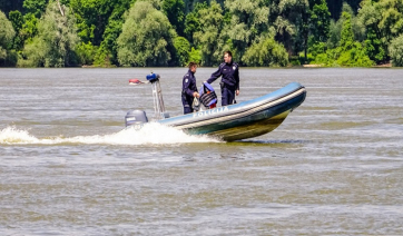 Σερβία: Ανατράπηκε βάρκα με μετανάστες στον Δούναβη -Εξι αγνοούμενοι, μεταξύ των οποίων και παιδιά