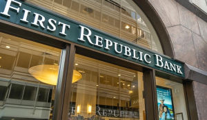 First Republic Bank: «Βόμβα» στις ΗΠΑ - Κατέρρευσε η τράπεζα, στην JPMorgan περνούν οι καταθέσεις