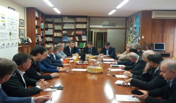 Αυγενάκης από Θεσσαλία: «Η Κυβέρνηση θέλει να πάρει το Υπουργείο Εσωτερικών τον έλεγχο των Δήμων»