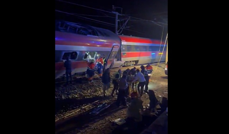 Τραγωδία στην Ισπανία: Εκτροχιάστηκαν τρένα υψηλής ταχύτητας - Τουλάχιστον επτά νεκροί και 100 τραυματίες (βίντεο)