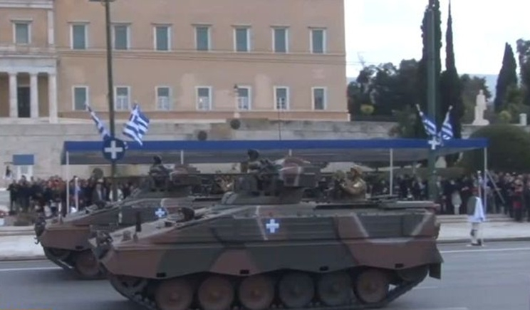 Σε εξέλιξη η στρατιωτική παρέλαση για τον εορτασμό της 25ης Μαρτίου 1821 (βίντεο)