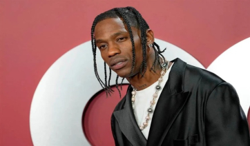 Ζαλίζει το ποσό που έλαβε ο Travis Scott για να τραγουδήσει 20 λεπτά στη Μύκονο