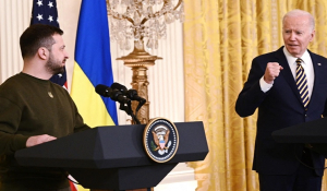 Πόλεμος στην Ουκρανία: Νέα βοήθεια 1,85 δισ. δολαρίων με Patriot και βόμβες ακριβείας ανακοίνωσε ο Μπάιντεν στον Ζελένσκι