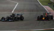 Formula 1: Σύγκρουση Φερστάπεν-Χάμιλτον στην εκκίνηση του βρετανικού Γκραν Πρι και διακοπή