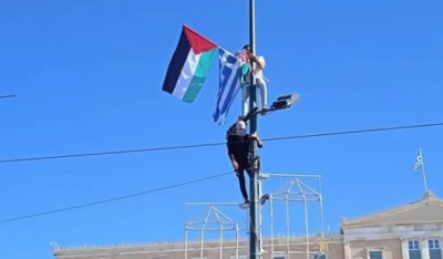 ΕΛΑΣ: Συνελήφθη ο 22χρονος Παλαιστίνιος που ανέβασε σημαία της χώρας του στο Σύνταγμα