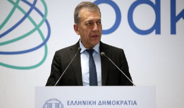 Ο Υπουργός Αθλητισμού, Γιάννης Βρούτσης, στη Σύρο για τον Αγιασμό των Υδάτων, συνοδευόμενος από κορυφαίες προσωπικότητες του Αθλητισμού