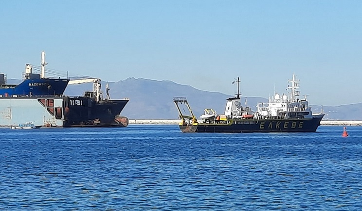 Το ερευνητικό σκάφος του ΕΛ.Κ.Ε.Θ.Ε στο λιμάνι της Ερμούπολης